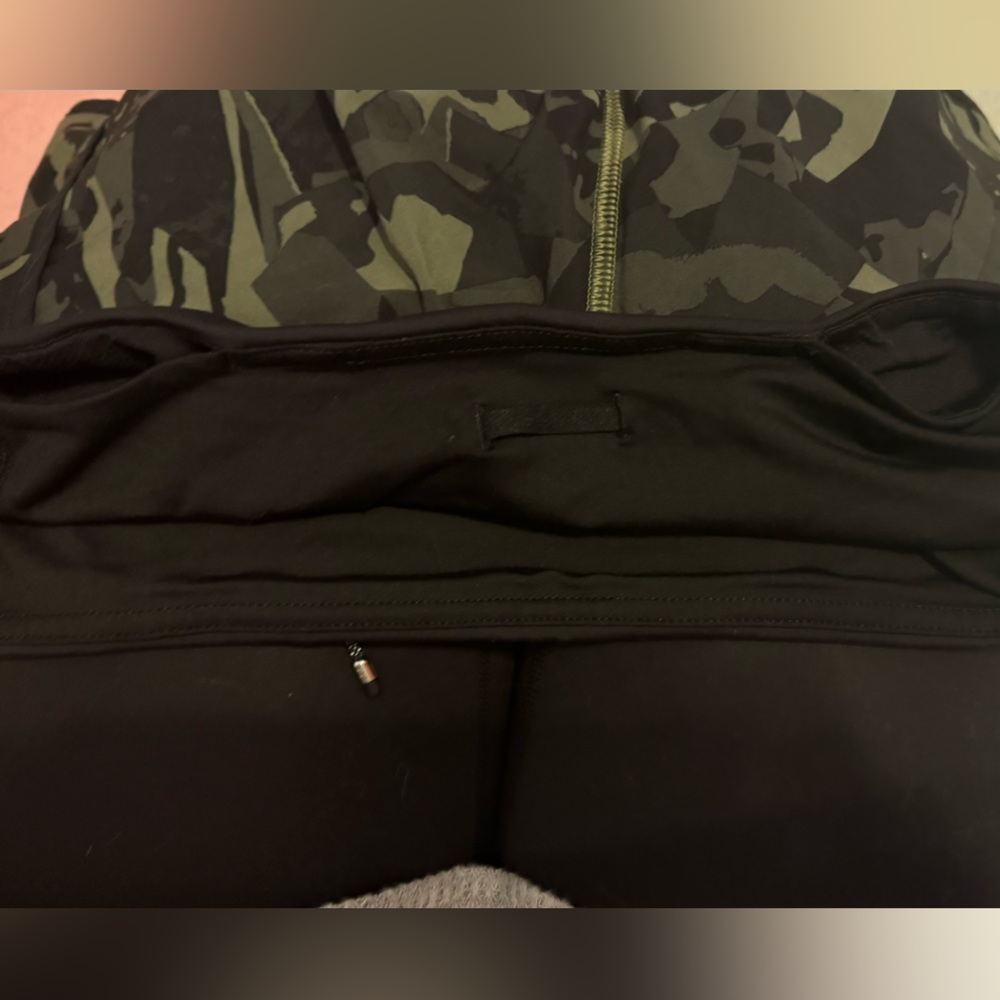 Lululemon Run Times Short (4-way Stretch)
Pop Cut Fatigue Green Black / Black - Picture 11 of 13